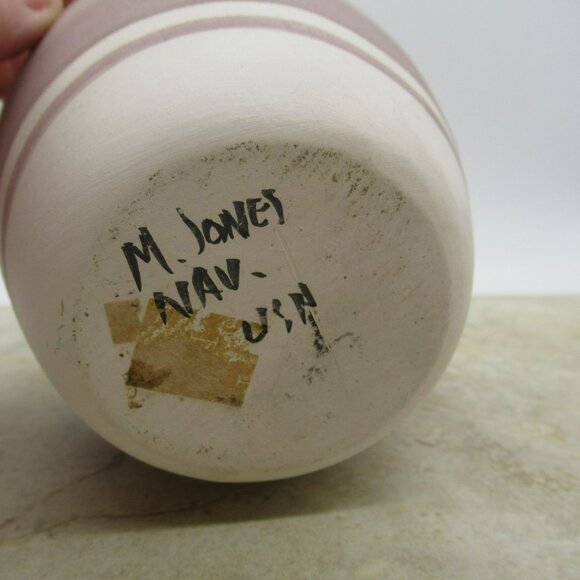 Navajo Mesa Verde Pottery Vase Signed M Jones 5.5" Neutral Brown Beige NAV USA - Picture 13 of 14